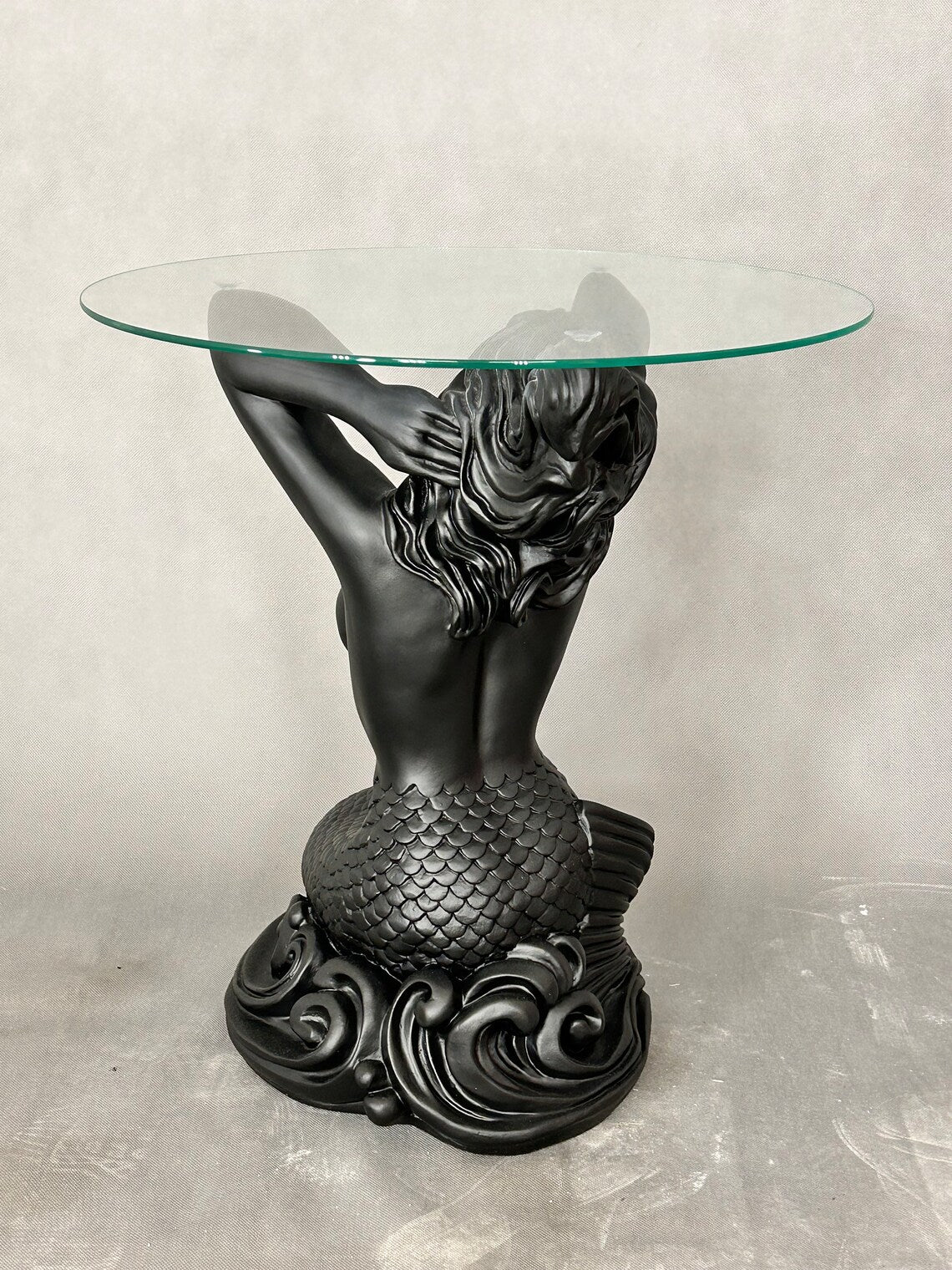 Figurentisch im Frauen Design Beistelltisch, Couchtisch, Glastisch Antik Stil
